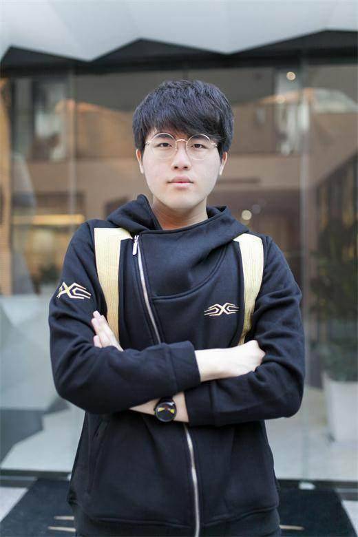 LOL主播集体遭遇瓶颈期!UZI感叹直播没人看:要是卢本伟还在就好了